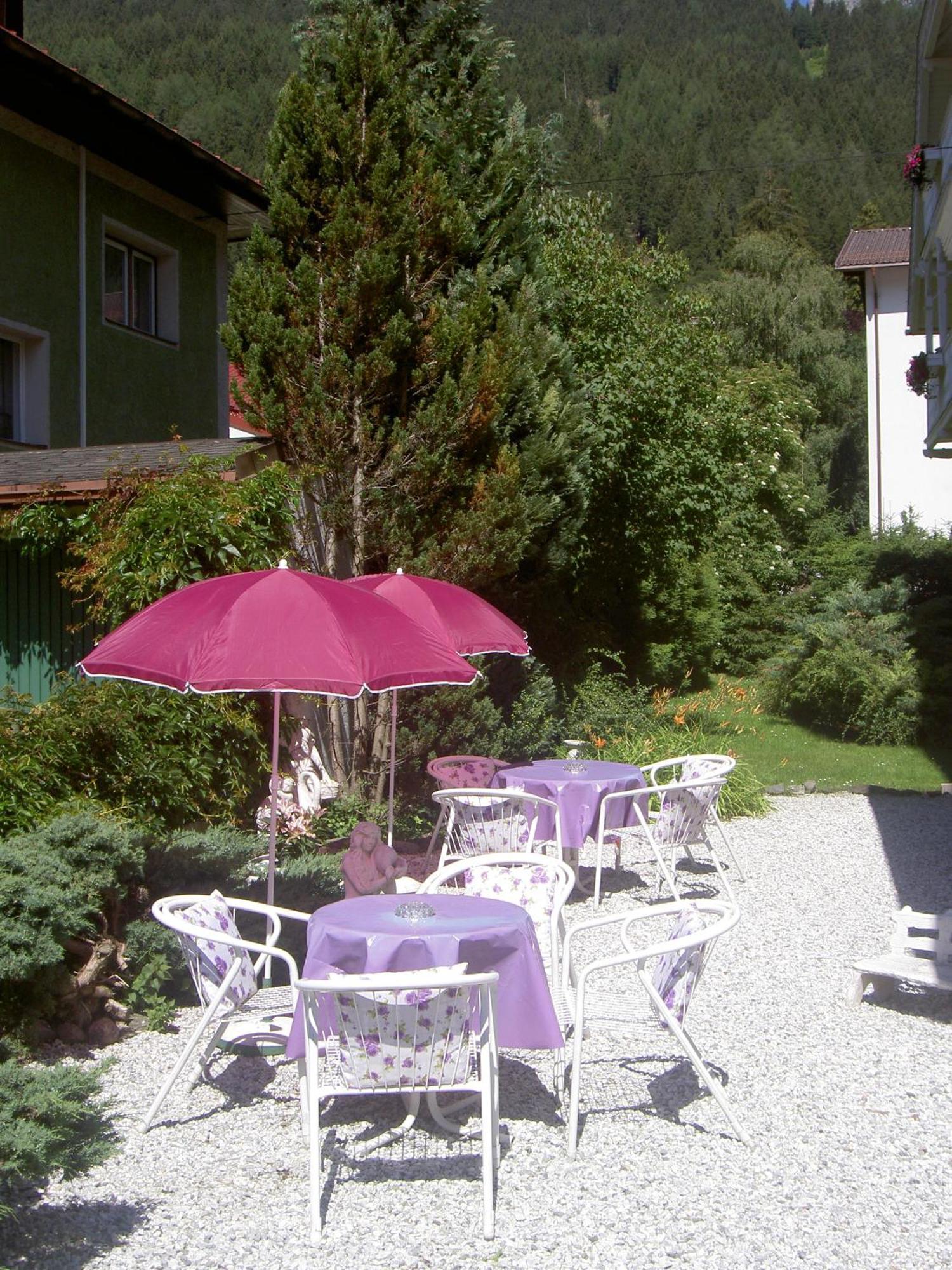 Hotel Garni Hubertus-Nostalgie & Charme Fulpmes Exterior photo